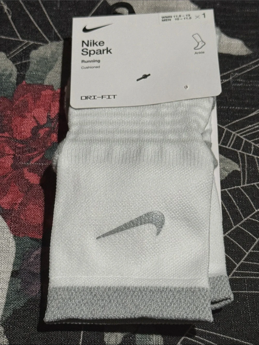 NWT NIKE DRI-FIT SPARK CUSHIONED CREW RUNNING SOCKS UNISEX WHITE/REFLECTIVE